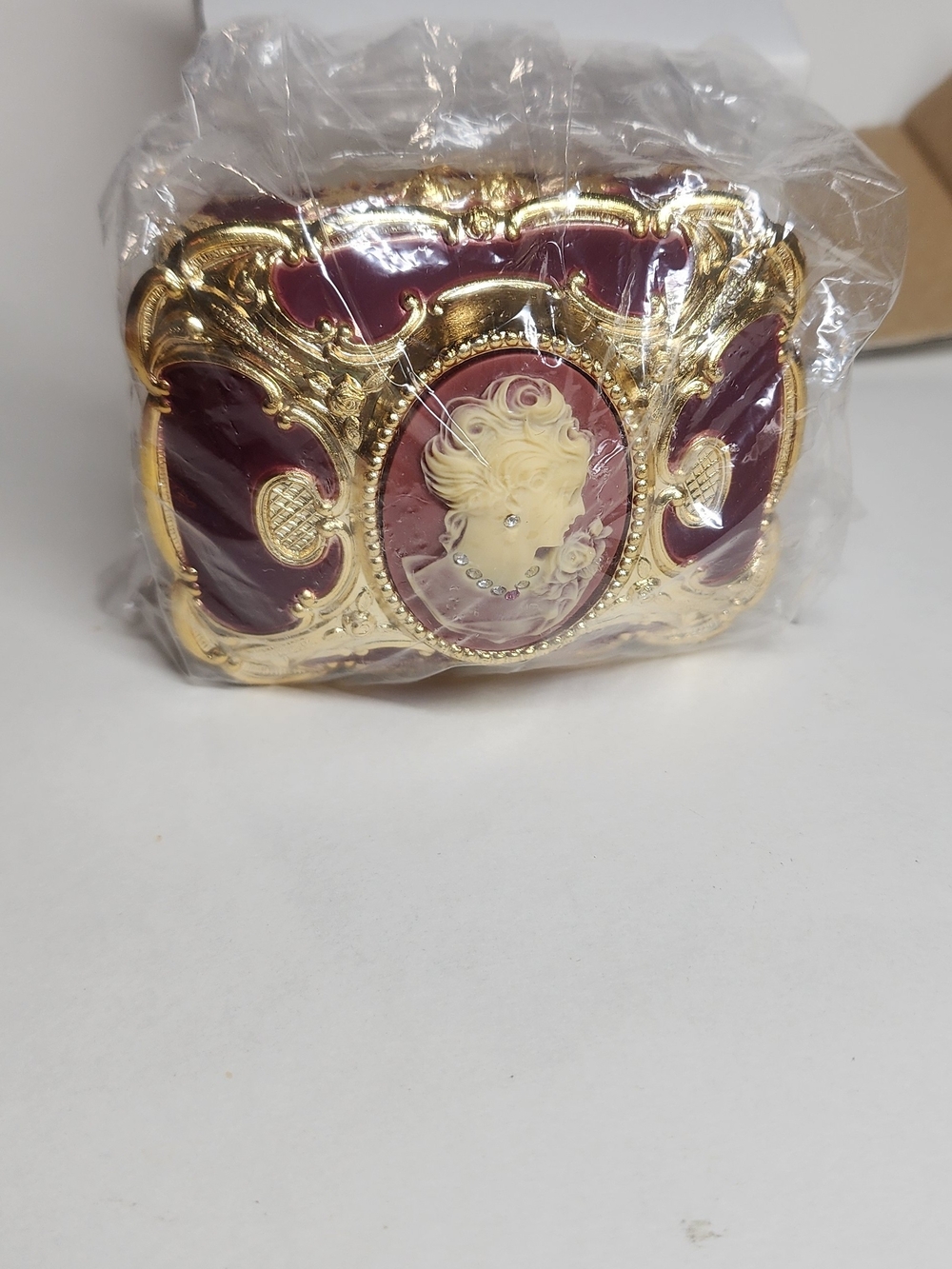 New Antique Style Cameo Red Gold Music Jewelry Box Diamond Rhinestones